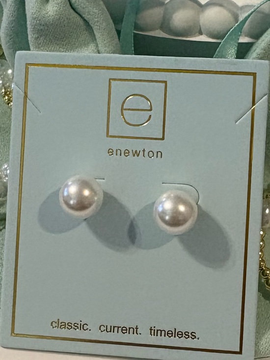 Newton Accessories - 10mm Pearl Stud Earrings